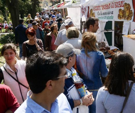 Parcurile Capitalei, pline până la refuz. Mii de oameni au ieşit la plimbare încă de la primele ore