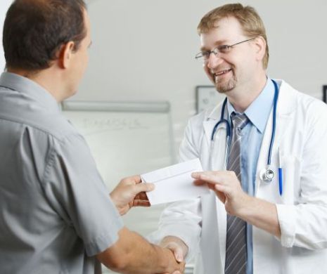PREMIERĂ. Sentința care bagă spaima în doctorii șpăgari! Judecătorii au confiscat bunurile fiicei medicului care lua 7 şpăgi în 2 minute!