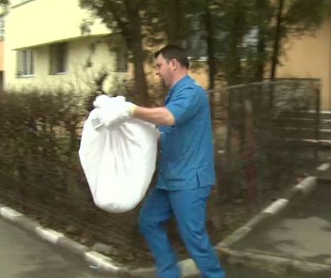 S-a prezentat la spital cu o punga! Medicii s-au ingrozit cand au vazut ce era acolo