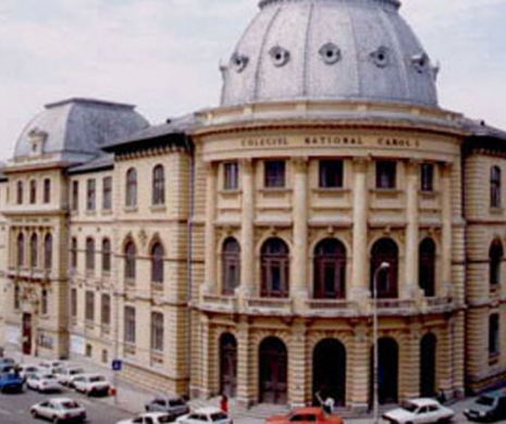 SCANDALUL „Plăcerilor carnale” de la liceu: ce sancţiune a primit „profa” de engleză