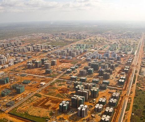 Strategie sau BĂTAIE DE JOC? Cum arată ORAŞUL-FANTOMĂ construit de CHINEZI în mijlocul deşertului din Angola | GALERIE FOTO
