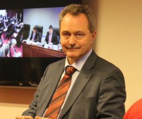 Urmăritul penal care controlează Poliția