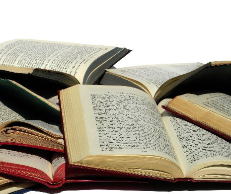 Veste bună pentru elevii de la clasa a III-a. Licitaţia manualelor va începe "intr-o saptamana cel tarziu", declară Sorin Cîmpeanu