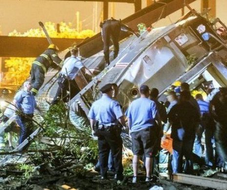 Accident feroviar în Statele Unite! Cinci morţi şi zeci de răniţi în urma deraierii unui tren de pasageri în Philadelphia