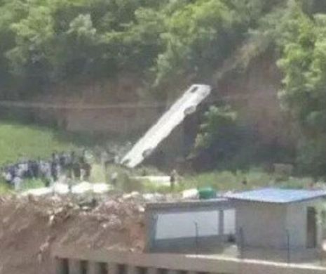 Accident TERIBIL de autocar în China. Cel puţin 35 de oameni au MURIT