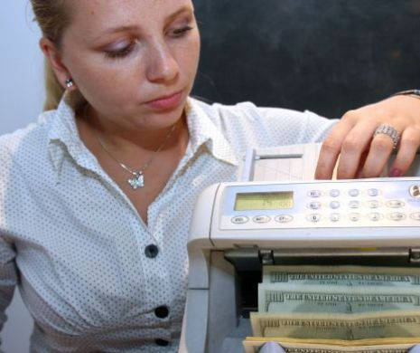 Băncile nu mai iartă nimic: Mii de români au rămas fără bani în cont!