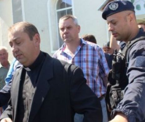 Caz ULUITOR în Satu Mare. Un preot a fost SCOS de JANDARMI din biserică. Vezi ce S-A ÎNTÂMPLAT