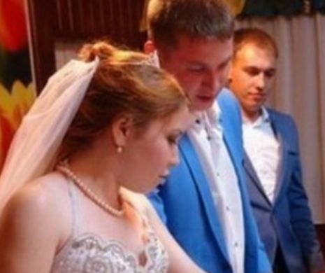 Cei mai penibili cocalari din Rusia. Doi miri s-au făcut de râsul întregii lumi cu tortul de la nuntă