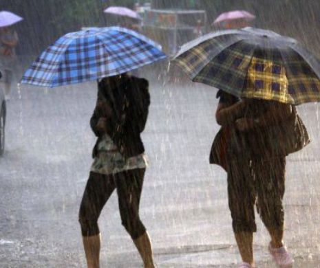 COD GALBEN de averse, descărcări electrice şi vânt puternic. Vezi judeţele afectate