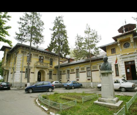 Fostul manager al Spitalului Socola, fiu de senator, şi alţi angajaţi ai unităţii sanitare, trimişi în judecată de DNA