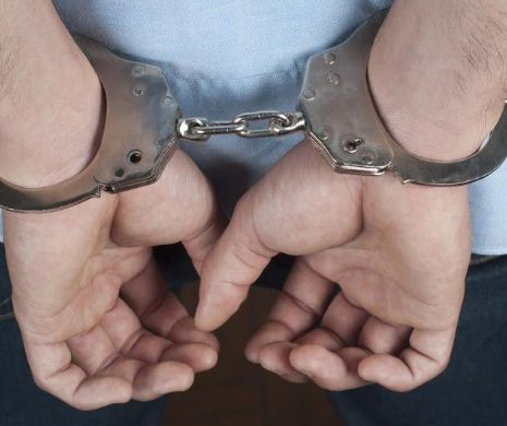 Grupare de proxeneţi care exploata românce a fost DESTRUCTURATĂ de autorităţile din România şi Franţa