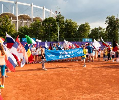 Ilie Năstase premiază naţionala de fete U14 la Dr. Oetker Junior Trophy de la Bucureşti