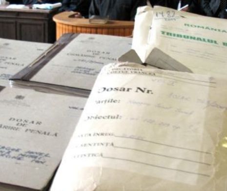 Poliţist, arestat la domiciliu