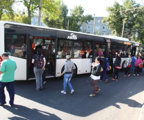 Protest cu farurile aprinse, contra managementului RATB