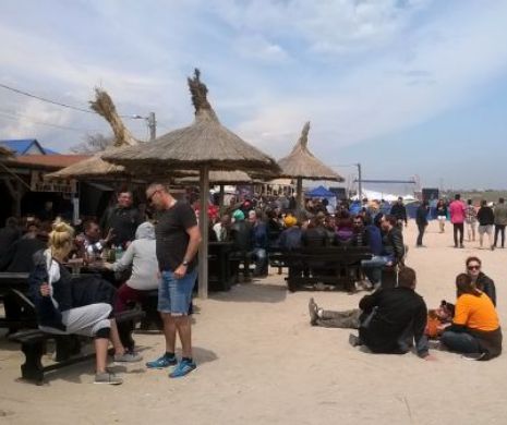Reporterii EVZ transmit: Tinerii au luat cu asalt Vama Veche | FOTOREPORTAJ