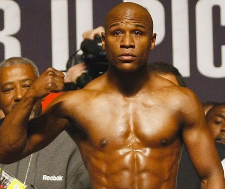 Se-ncing spiritele înainte de „Meciul secolului”! Mayweather, HUIDUIT la cântarul oficial