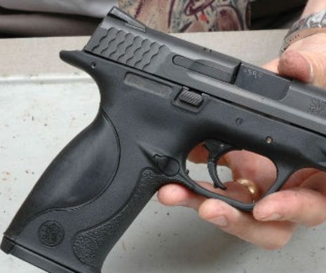 Un elev din Constanţa şi-a împuşcat doi colegi cu un pistol VIDEO