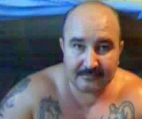 Interlop periculos, filmat pe o plajă de fițe din Mamaia. Stătea pe un...