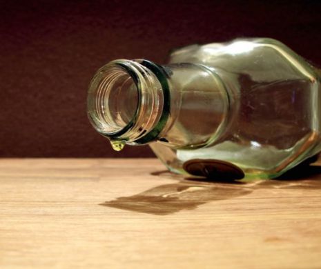 Bătrâna care bagă sub masă şi cel mai ÎNFOCAT ALCOOLIC. Medicii sunt SIDERAŢI că este încă în VIAŢĂ