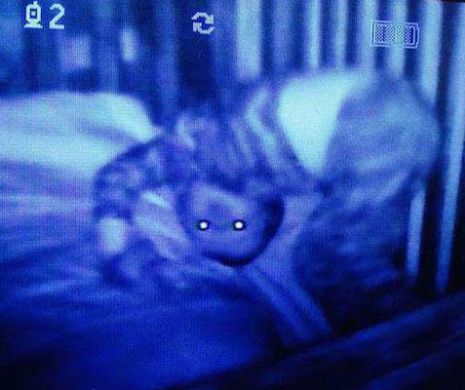 Bebeluşul doarme ca un ÎNGERAŞ? S-ar putea să-ţi schimbi părerea dacă priveşti aceste imagini surprinse noaptea | GALERIE FOTO