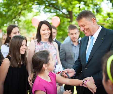 De 1 IUNIE, copiii pot juca rolul preşedintelui la Palatul Cotroceni. Iohannis ar putea promulga legea care dublează alocaţiilor