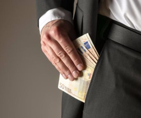 EVZ EXCLUSIV. Povestea celui mai prost șpăgar din Primăria Capitalei. Funcționarul prins cu 12.000 de euro în buzunarul pantalonilor
