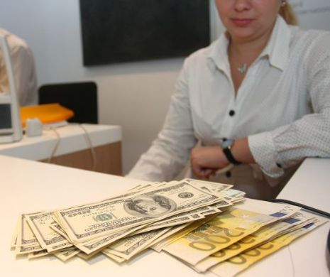 LEUL scade în faţa principalelor valute! Preţul aurului creşte cu 2%!