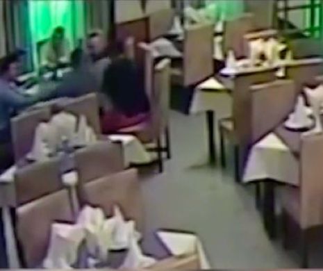 Noi IMAGINI CU BĂTAIA aplicată de POLIȚIST jucătorului de polo din Arad. Omul legii lovește cu sete I VIDEO