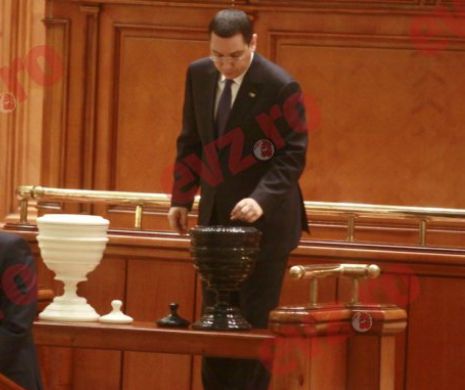 Ponta, către miniştri: Vineri o să vă rog să fiţi la moţiunea de cenzură