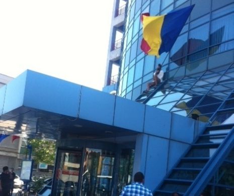 Protestatarul de profesie Avrămuță s-a urcat pe CSM