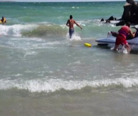 Salvamarii din Jupiter, aplaudaţi de turişti. Au salvat doi tineri, în pericol de înec