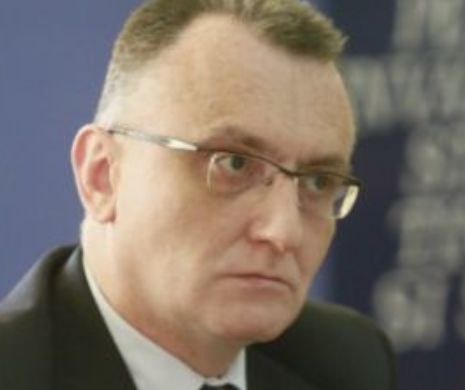 Sorin Cîmpeanu: "Elevii de clasa a III-a vor învăţa pe manuale RETIPĂRITE"