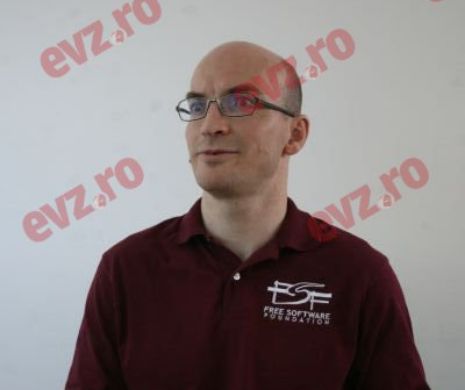 Student mediocru în România, bursier la MIT, informatician de top