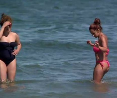 Surpriză mare azi pe plaja de la malul mării. Domnișoarele nu și-au luat privirea de la ei
