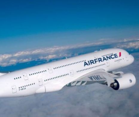 Un Boeing 777 a ATERIZAT de urgenţă din cauza unei PROBLEME la MOTOR