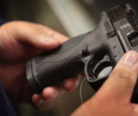 Un poliţist în stare gravă la spital. S-a împuşcat în cap cu arma din dotare