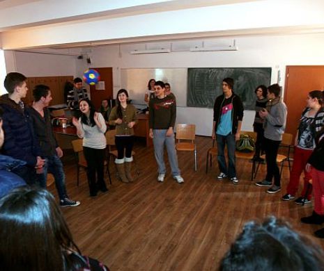 27.000 de profesori şi educatori dau mâine concurs pentru ocuparea posturilor didactice vacante din învăţământul preuniversitar