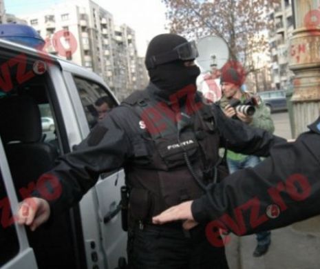 Ample percheziții la Universitatea “Eftimie Murgu” după un flagrant reușit! Zeci de procurori au descins simultan în mai multe cabinete ale profesorilor!