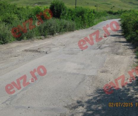 Asfaltări și plombări făcute din lopată. Trei milioane de lei aruncați pe apa sâmbetei și pe lucrări de mântuială