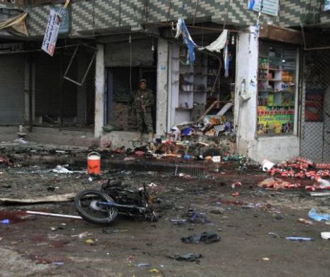 Atac sinucigaş comis în Afganistan: cel puţin 25 de morţi şi zeci de răniţi
