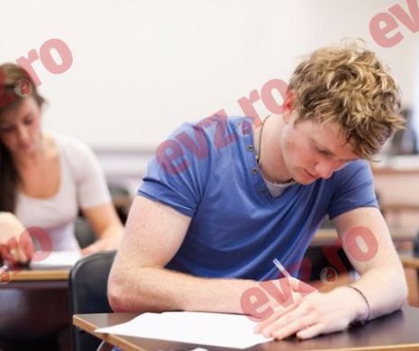 Bacalaureat 2015. Un elev a fost ELIMINAT din examen după ce a fost prins cu un TELEFON asupra sa