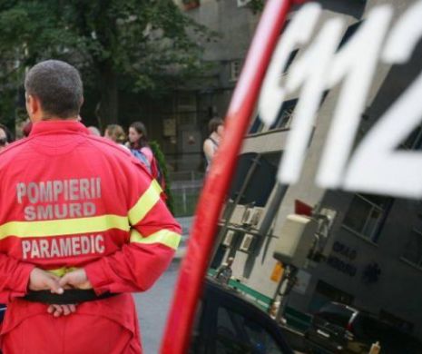 Clădire de două etaje, prăbuşită peste o persoană, la Ovidiu