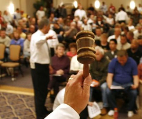 Cui i-a aparţinut perechea de chiloţi vândută la licitaţie cu suma record de 17.200 de euro