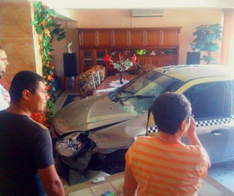 Cum a „parcat” un taxi în sufrageria unui brăilean