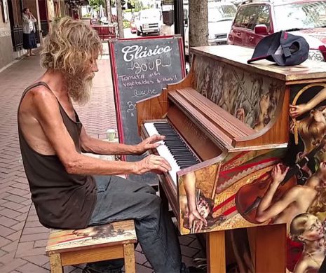 De ce a ajuns VIRAL pe INTERNET: omul care a atras în numai patru zile aproape 5 milioane de vizualizări cu povestea sa TULBURĂTOARE şi TALENTUL său INCREDIBIL | GALERIE FOTO şi VIDEO