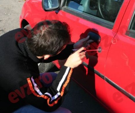 Drogații fură Daciile din București