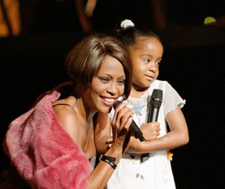Fetiţa lui Whitney s-a stins mult prea devreme. Nefericitul destin al unei copile cu doi părinţi celebri şi iresponsabili