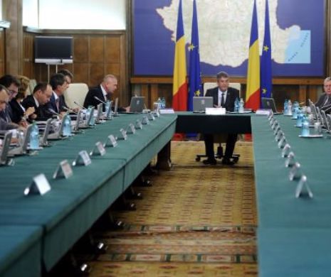 GUVERN: Salarii  mai mari pentru înalți demnitari