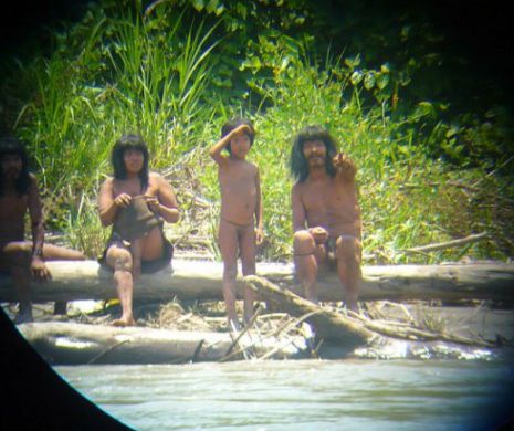 IMAGINI NEMAIVĂZUTE: Cum arată ULTIMUL TRIB pierdut din Amazon, neatins de civilizaţie | Galerie Foto şi Video