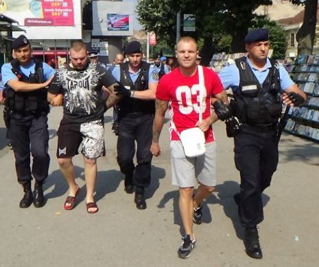 Interlopii care TERORIZEAZĂ Timișoara, LĂSAȚI LIBERI din nou. După bătaia CA ÎN RING din fața magazinului Bega, au fost trimiși acasă I VIDEO